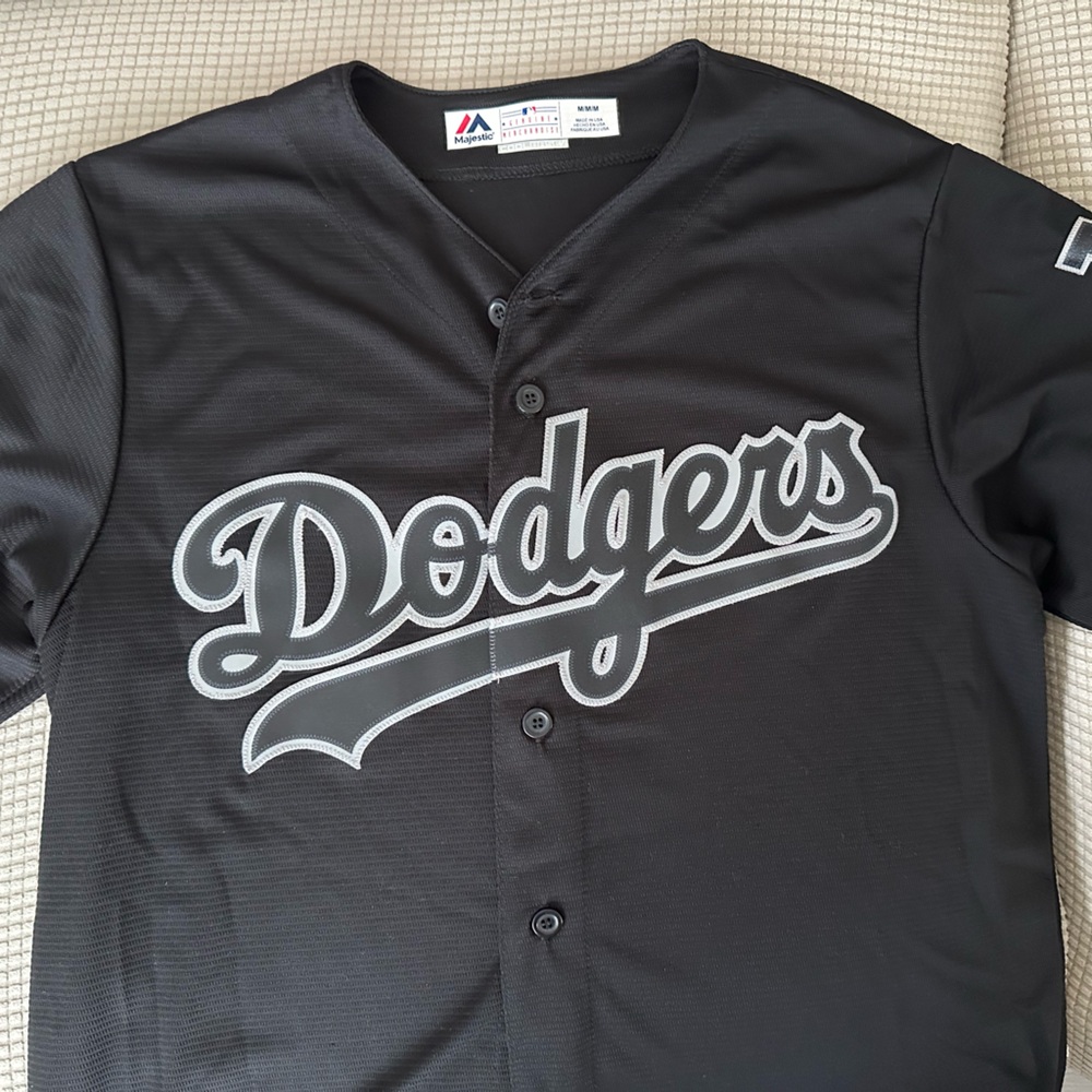 Black & Gray Genuine Men’s Dodgers Jersey Size M New Condition